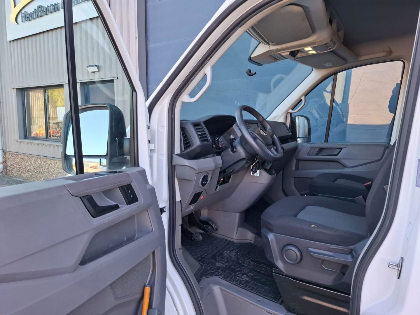 Volkswagen Crafter 35 2.0 TDI L3H3 Highline AIRCO / CRUISE CONTROLE / NAVI / CAMERA / TREKHAAK / CARPLAY