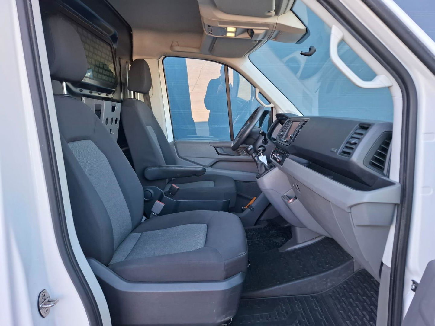 Volkswagen Crafter 35 2.0 TDI L3H3 Highline AIRCO / CRUISE CONTROLE / NAVI / CAMERA / TREKHAAK / CARPLAY