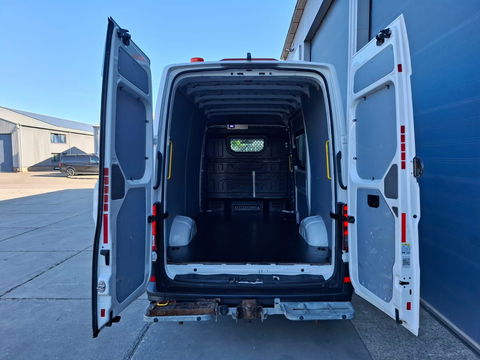 Volkswagen Crafter 35 2.0 TDI L3H3 Highline AIRCO / CRUISE CONTROLE / NAVI / CAMERA / TREKHAAK / CARPLAY