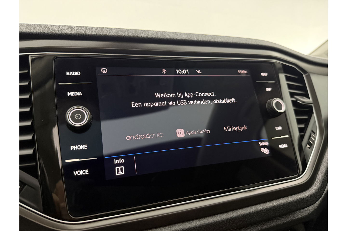 Volkswagen T-Roc 1.0 TSI Style Pano LED Carplay Clima Adaptive Cruise Navigatie PDC 18''LMV