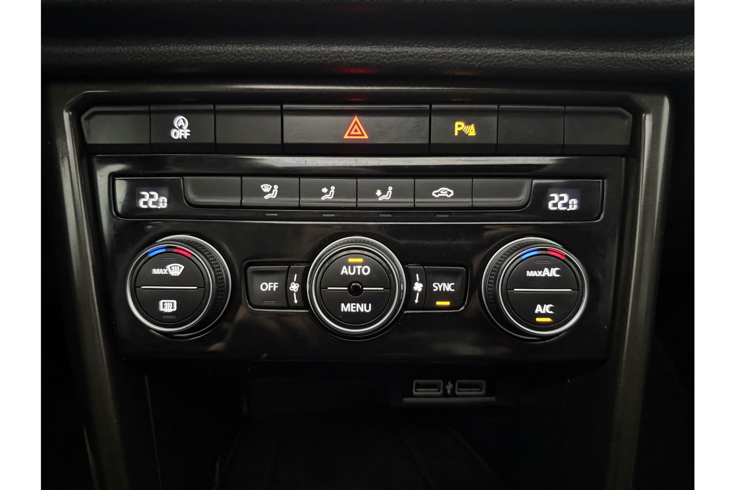 Volkswagen T-Roc 1.0 TSI Style Pano LED Carplay Clima Adaptive Cruise Navigatie PDC 18''LMV