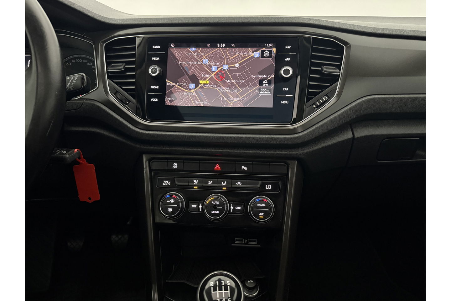 Volkswagen T-Roc 1.0 TSI Style Pano LED Carplay Clima Adaptive Cruise Navigatie PDC 18''LMV