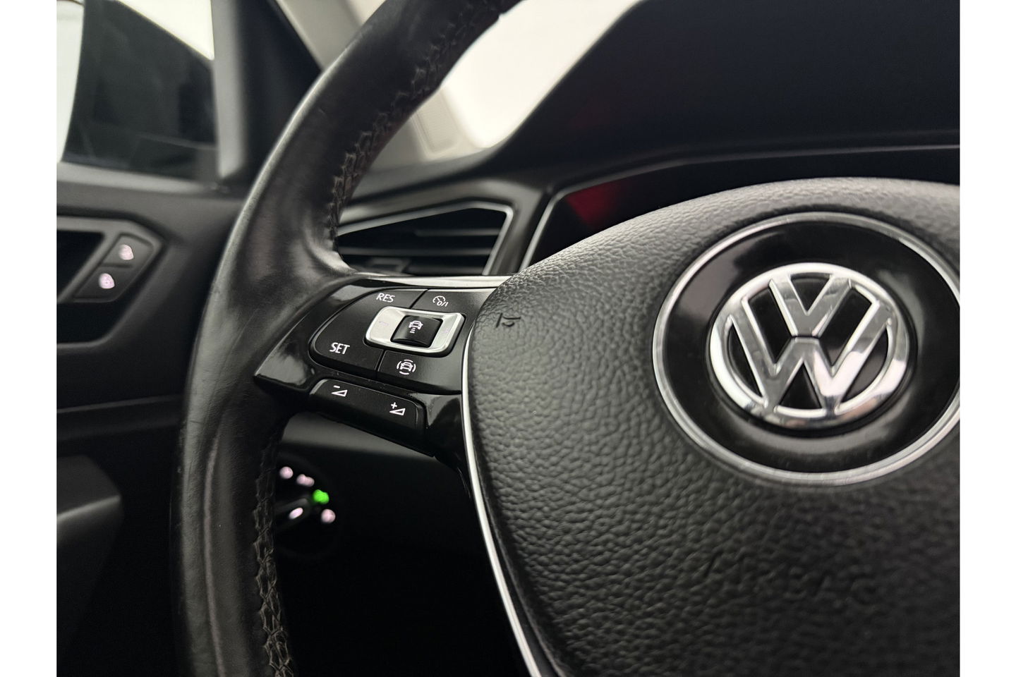 Volkswagen T-Roc 1.0 TSI Style Pano LED Carplay Clima Adaptive Cruise Navigatie PDC 18''LMV