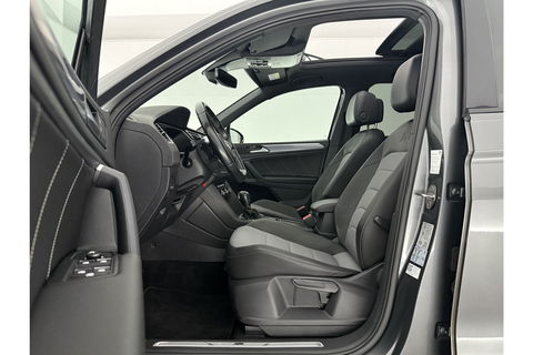 Volkswagen Tiguan 1.5 TSI 150PK ACT R-Line | Black Style Pakket | Pano LED Trekhaak ACC Virtual Camera Clima Navi PDC 18''LMV