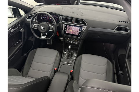 Volkswagen Tiguan 1.5 TSI 150PK ACT R-Line | Black Style Pakket | Pano LED Trekhaak ACC Virtual Camera Clima Navi PDC 18''LMV