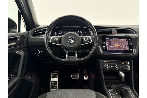 Volkswagen Tiguan 1.5 TSI 150PK ACT R-Line | Black Style Pakket | Pano LED Trekhaak ACC Virtual Camera Clima Navi PDC 18''LMV