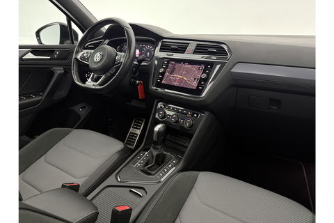 Volkswagen Tiguan 1.5 TSI 150PK ACT R-Line | Black Style Pakket | Pano LED Trekhaak ACC Virtual Camera Clima Navi PDC 18''LMV