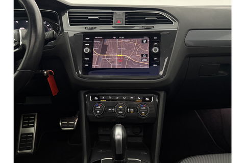 Volkswagen Tiguan 1.5 TSI 150PK ACT R-Line | Black Style Pakket | Pano LED Trekhaak ACC Virtual Camera Clima Navi PDC 18''LMV