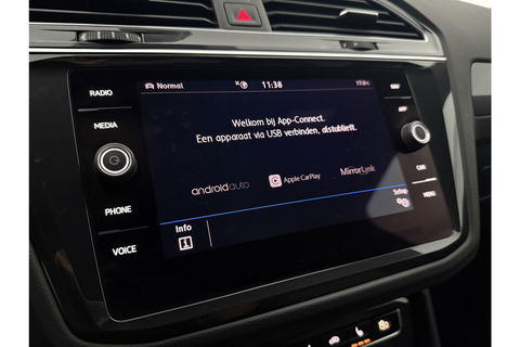 Volkswagen Tiguan 1.5 TSI 150PK ACT R-Line | Black Style Pakket | Pano LED Trekhaak ACC Virtual Camera Clima Navi PDC 18''LMV