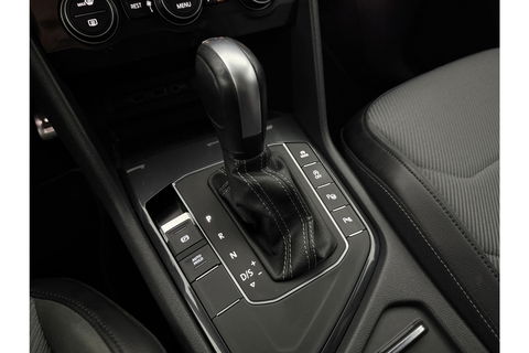Volkswagen Tiguan 1.5 TSI 150PK ACT R-Line | Black Style Pakket | Pano LED Trekhaak ACC Virtual Camera Clima Navi PDC 18''LMV