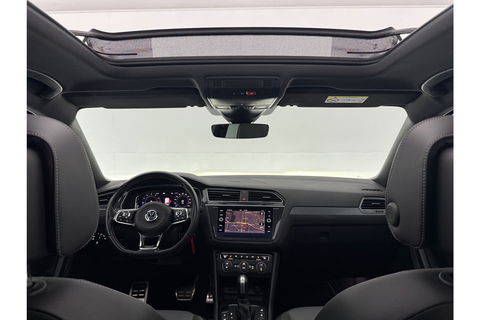 Volkswagen Tiguan 1.5 TSI 150PK ACT R-Line | Black Style Pakket | Pano LED Trekhaak ACC Virtual Camera Clima Navi PDC 18''LMV