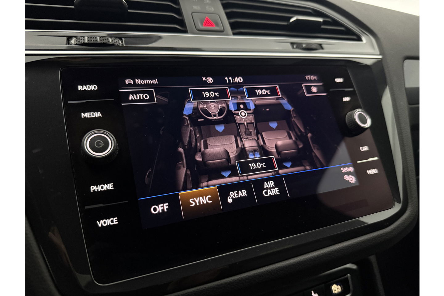 Volkswagen Tiguan 1.5 TSI 150PK ACT R-Line | Black Style Pakket | Pano LED Trekhaak ACC Virtual Camera Clima Navi PDC 18''LMV