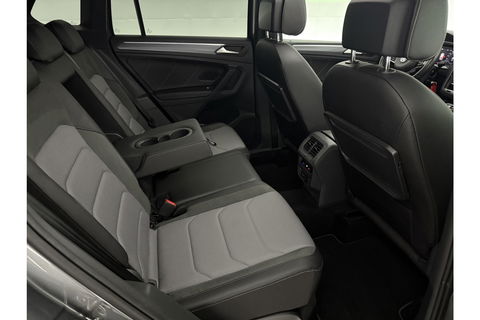 Volkswagen Tiguan 1.5 TSI 150PK ACT R-Line | Black Style Pakket | Pano LED Trekhaak ACC Virtual Camera Clima Navi PDC 18''LMV