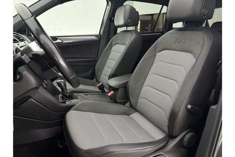 Volkswagen Tiguan 1.5 TSI 150PK ACT R-Line | Black Style Pakket | Pano LED Trekhaak ACC Virtual Camera Clima Navi PDC 18''LMV