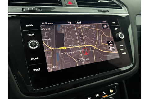 Volkswagen Tiguan 1.5 TSI 150PK ACT R-Line | Black Style Pakket | Pano LED Trekhaak ACC Virtual Camera Clima Navi PDC 18''LMV