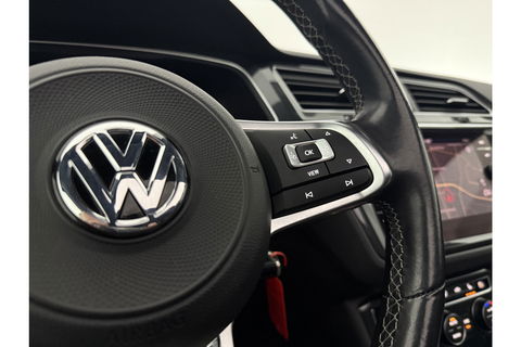 Volkswagen Tiguan 1.5 TSI 150PK ACT R-Line | Black Style Pakket | Pano LED Trekhaak ACC Virtual Camera Clima Navi PDC 18''LMV
