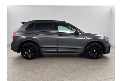 Volkswagen Tiguan 1.5 TSI 150PK ACT R-Line | Black Style Pakket | Pano LED Trekhaak ACC Virtual Camera Clima Navi PDC 18''LMV