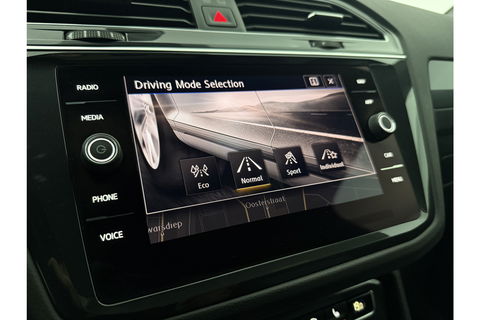 Volkswagen Tiguan 1.5 TSI 150PK ACT R-Line | Black Style Pakket | Pano LED Trekhaak ACC Virtual Camera Clima Navi PDC 18''LMV