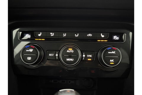 Volkswagen Tiguan 1.5 TSI 150PK ACT R-Line | Black Style Pakket | Pano LED Trekhaak ACC Virtual Camera Clima Navi PDC 18''LMV