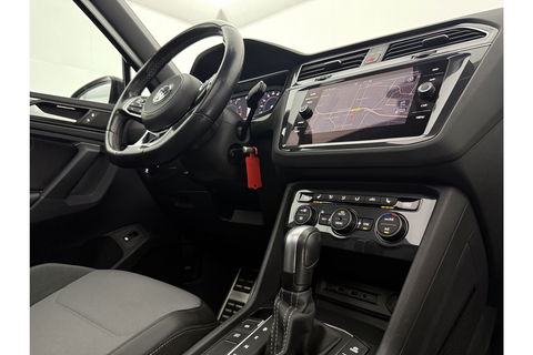 Volkswagen Tiguan 1.5 TSI 150PK ACT R-Line | Black Style Pakket | Pano LED Trekhaak ACC Virtual Camera Clima Navi PDC 18''LMV