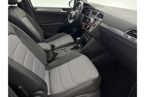 Volkswagen Tiguan 1.5 TSI 150PK ACT R-Line | Black Style Pakket | Pano LED Trekhaak ACC Virtual Camera Clima Navi PDC 18''LMV