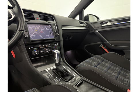 Volkswagen Golf 1.4 TSI GTE 225PK Hybride DSG Pano LED Trekhaak Clima Cruise Navi 18"LMV