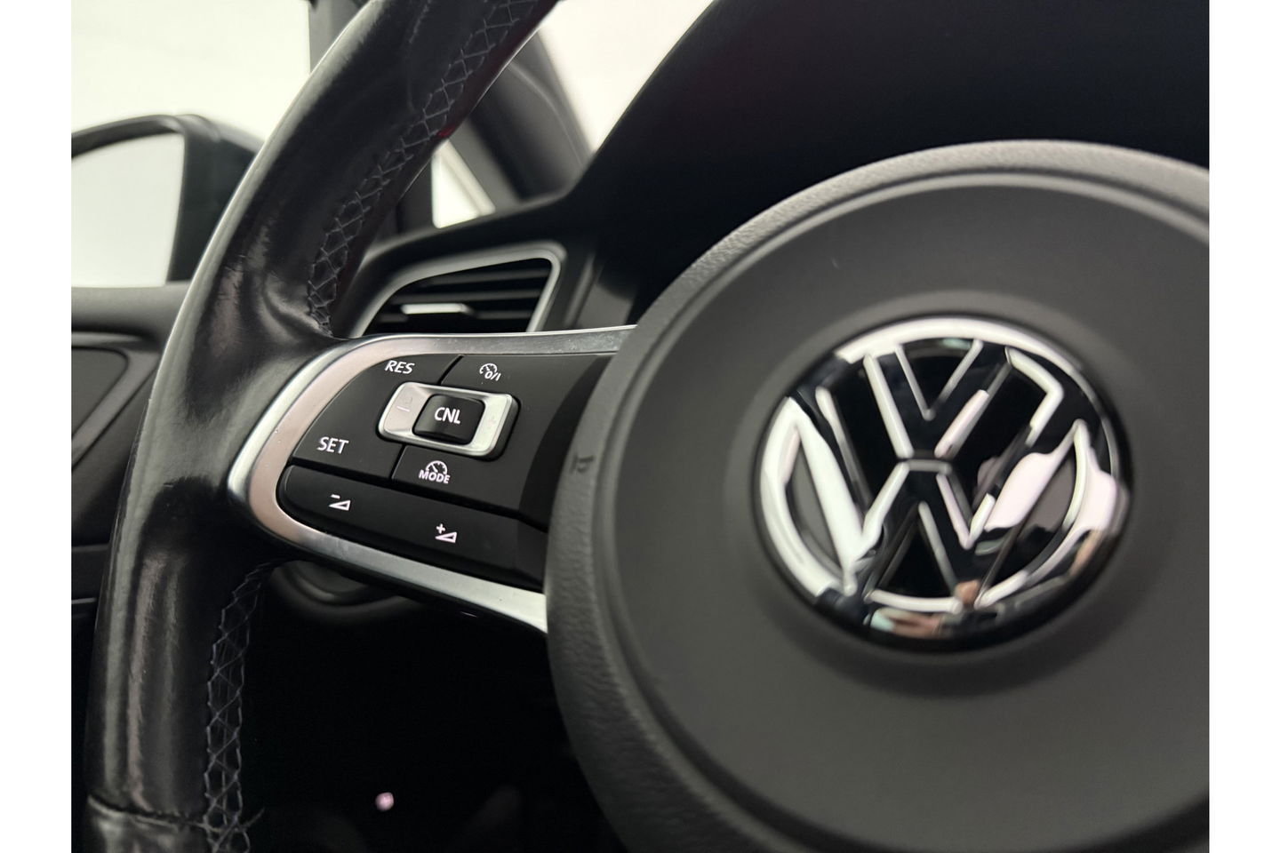 Volkswagen Golf 1.4 TSI GTE 225PK Hybride DSG Pano LED Trekhaak Clima Cruise Navi 18"LMV