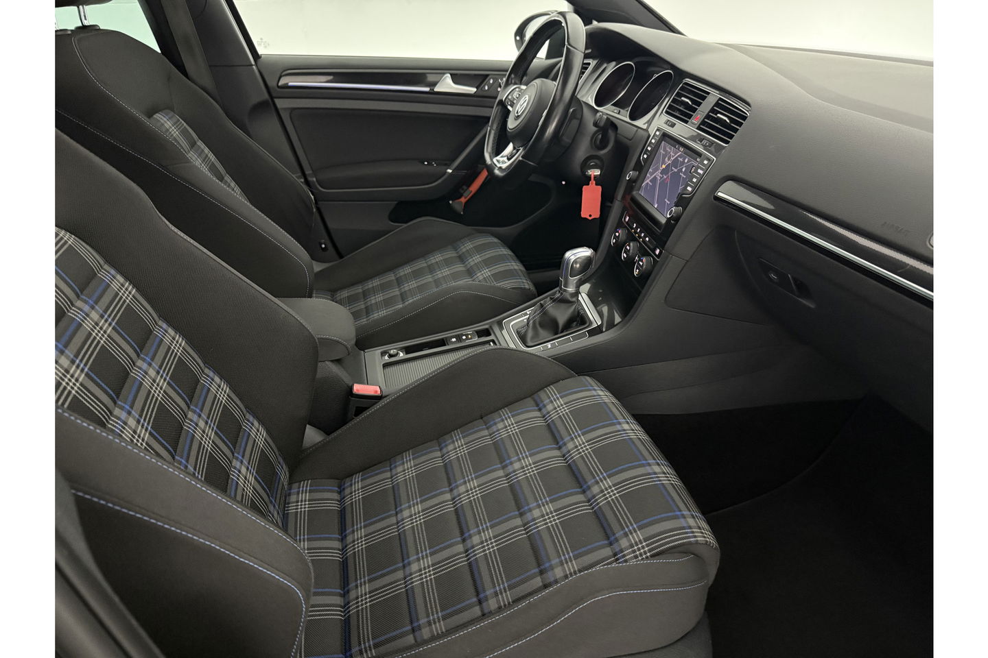 Volkswagen Golf 1.4 TSI GTE 225PK Hybride DSG Pano LED Trekhaak Clima Cruise Navi 18"LMV