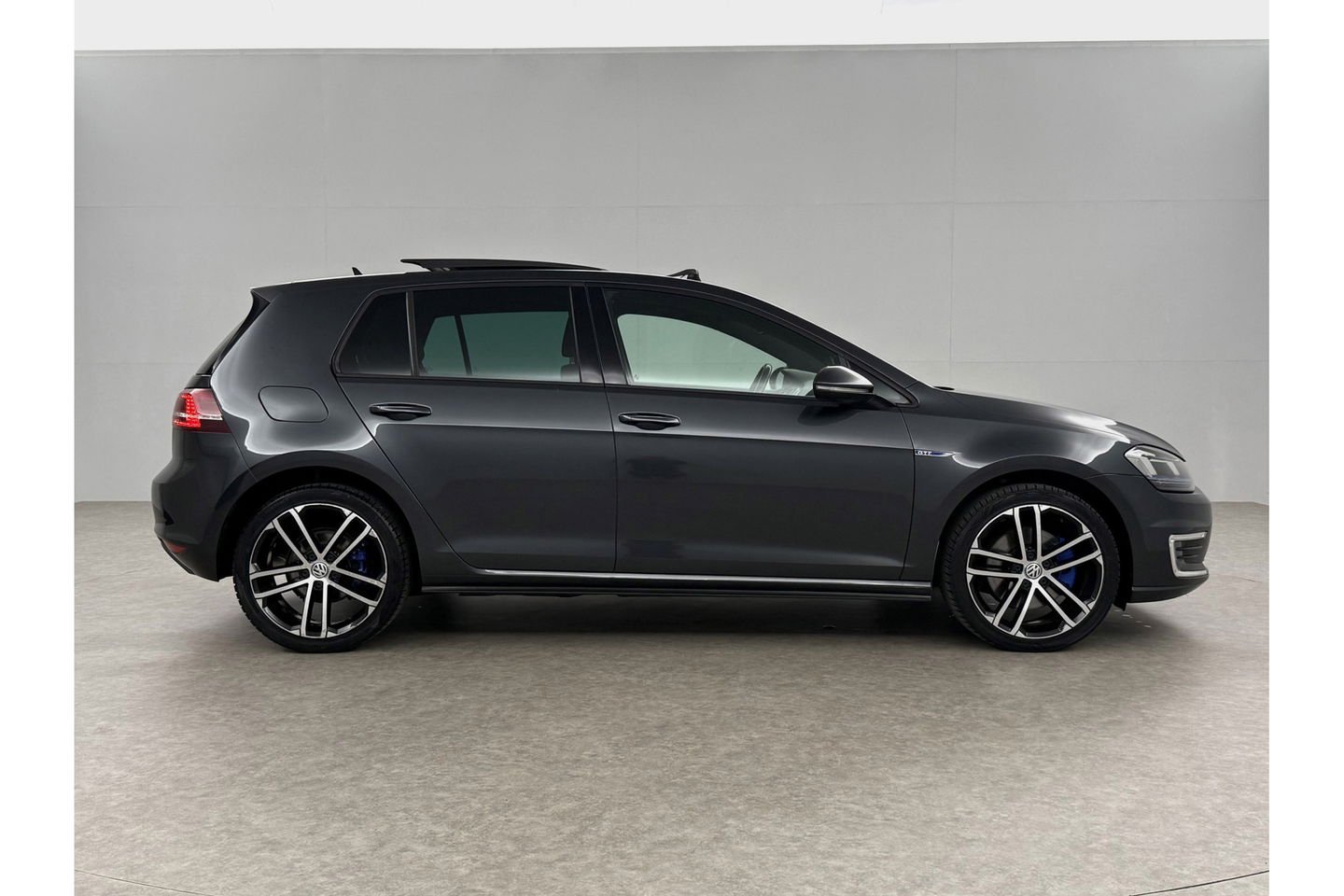 Volkswagen Golf 1.4 TSI GTE 225PK Hybride DSG Pano LED Trekhaak Clima Cruise Navi 18"LMV