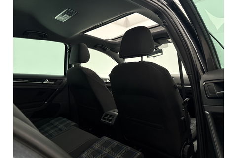 Volkswagen Golf 1.4 TSI GTE 225PK Hybride DSG Pano LED Trekhaak Clima Cruise Navi 18"LMV