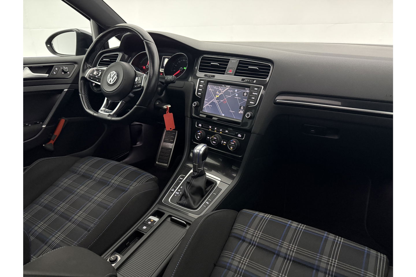 Volkswagen Golf 1.4 TSI GTE 225PK Hybride DSG Pano LED Trekhaak Clima Cruise Navi 18"LMV