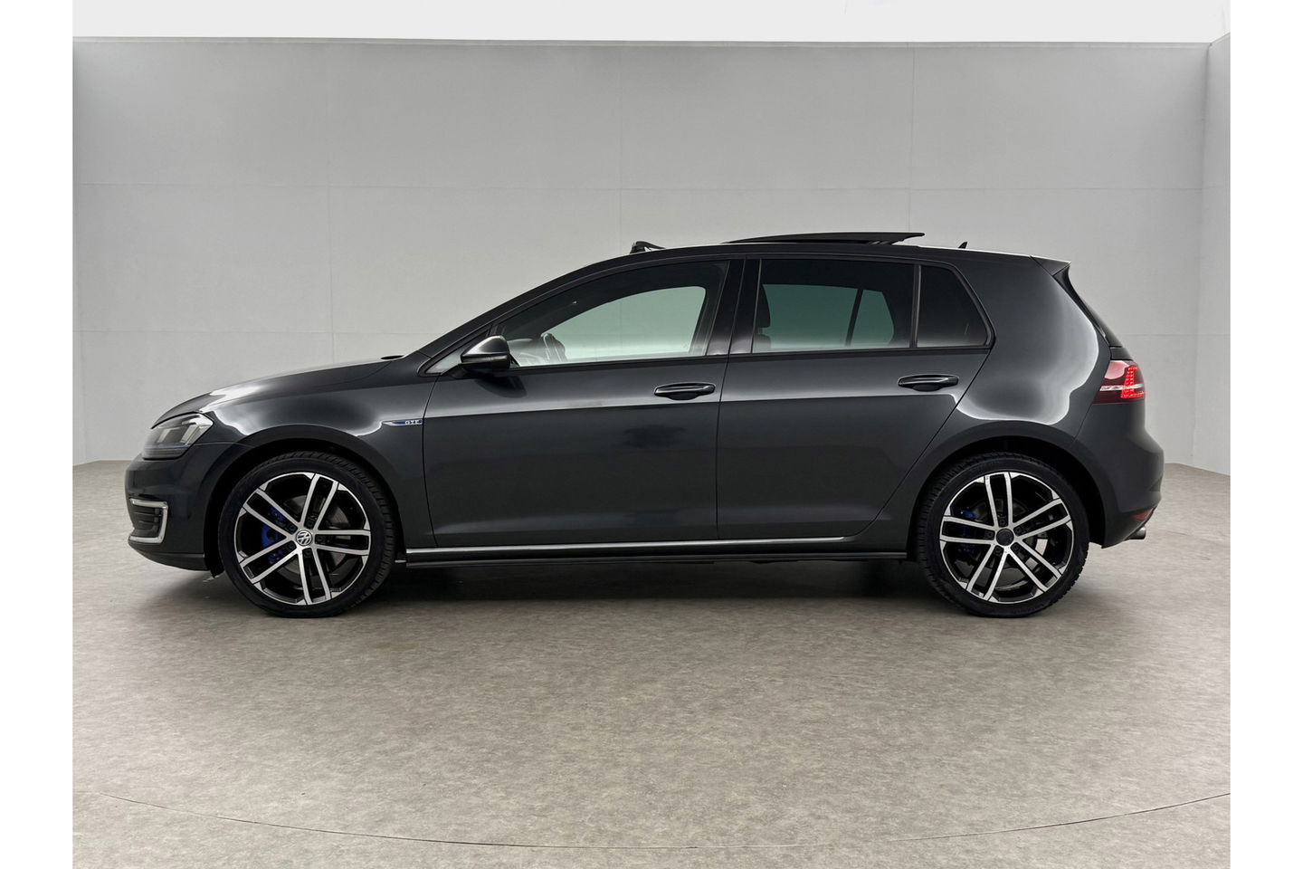 Volkswagen Golf 1.4 TSI GTE 225PK Hybride DSG Pano LED Trekhaak Clima Cruise Navi 18"LMV