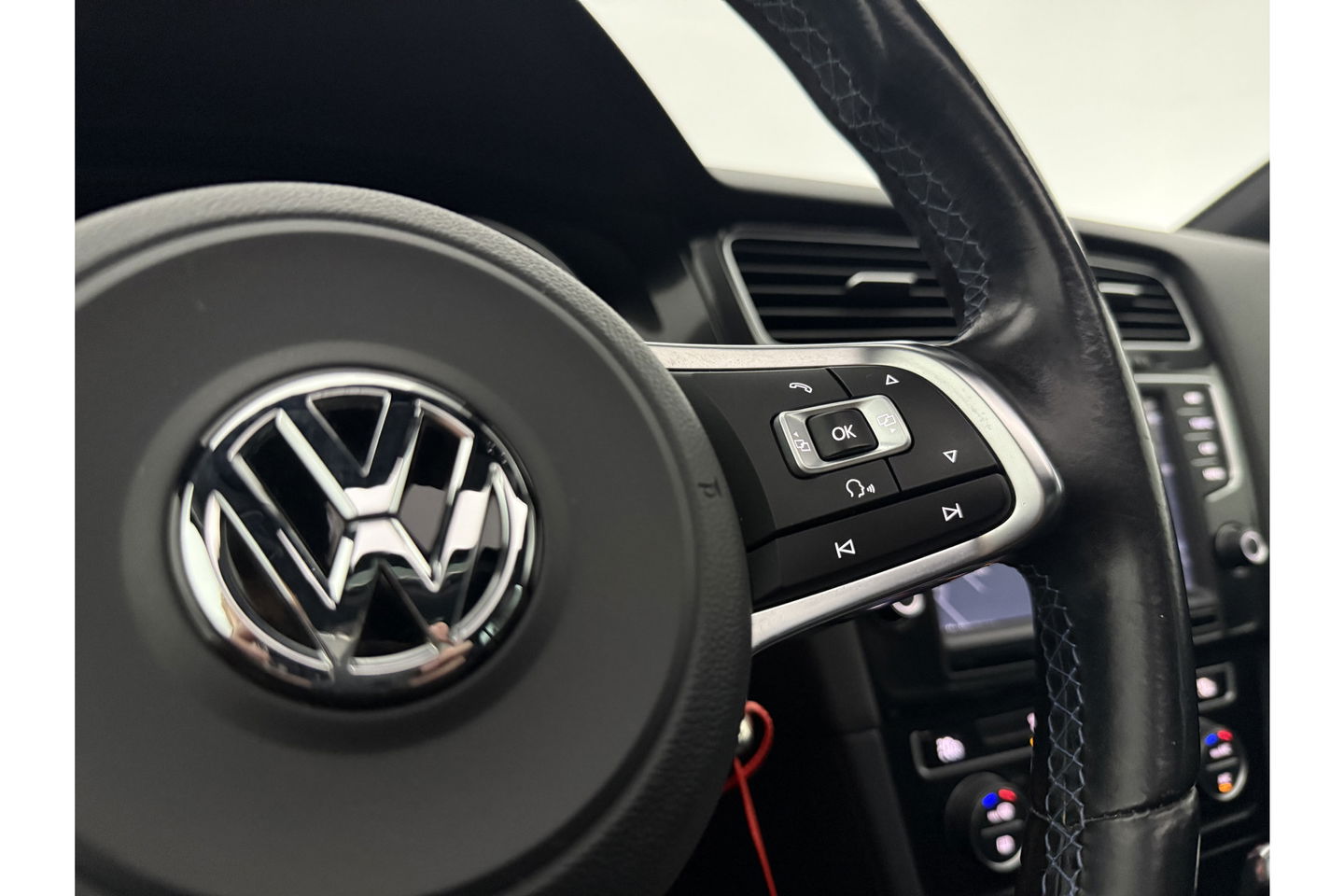 Volkswagen Golf 1.4 TSI GTE 225PK Hybride DSG Pano LED Trekhaak Clima Cruise Navi 18"LMV