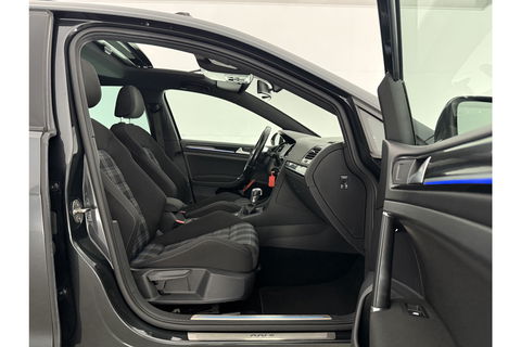 Volkswagen Golf 1.4 TSI GTE 225PK Hybride DSG Pano LED Trekhaak Clima Cruise Navi 18"LMV