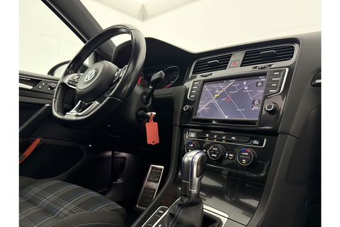 Volkswagen Golf 1.4 TSI GTE 225PK Hybride DSG Pano LED Trekhaak Clima Cruise Navi 18"LMV
