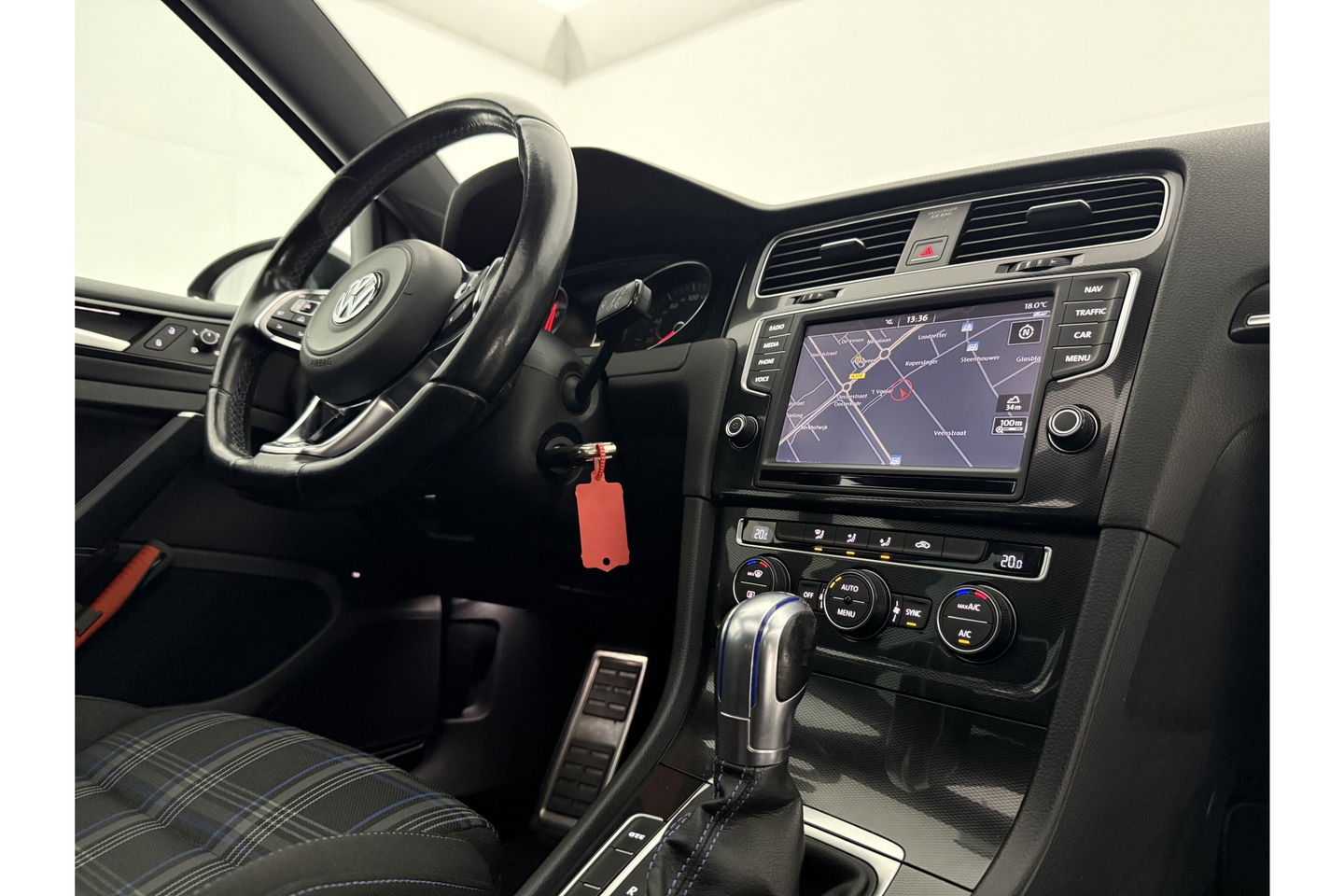 Volkswagen Golf 1.4 TSI GTE 225PK Hybride DSG Pano LED Trekhaak Clima Cruise Navi 18"LMV