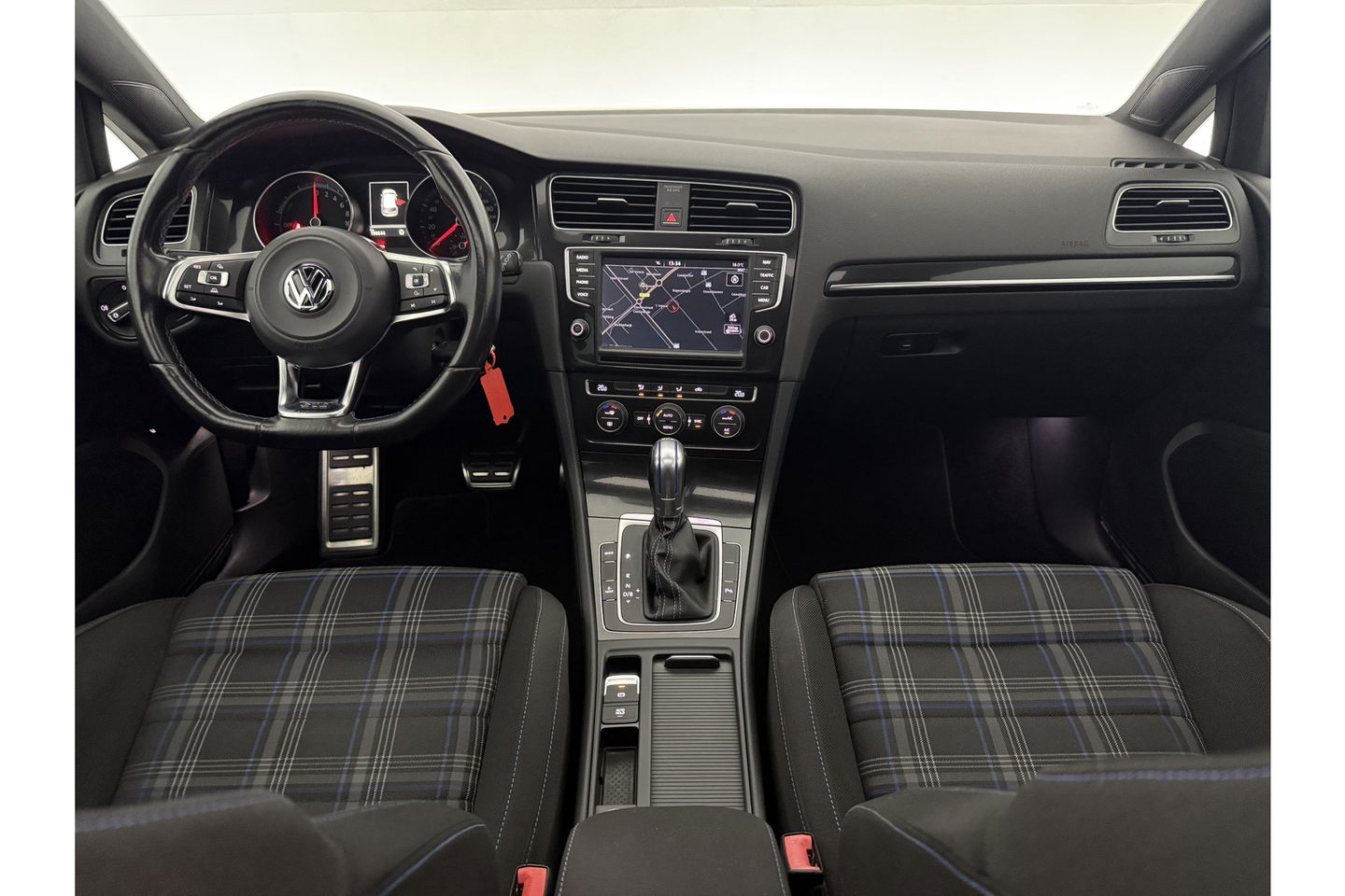 Volkswagen Golf 1.4 TSI GTE 225PK Hybride DSG Pano LED Trekhaak Clima Cruise Navi 18"LMV