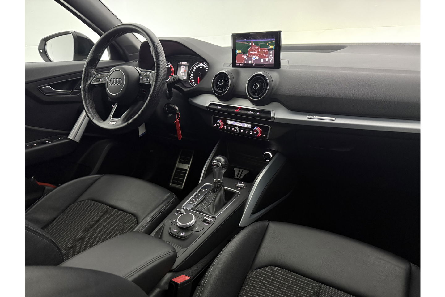 Audi Q2 35 TFSI CoD Sport S-line 150PK Clima Cruise Navi LED PDC 17''LMV
