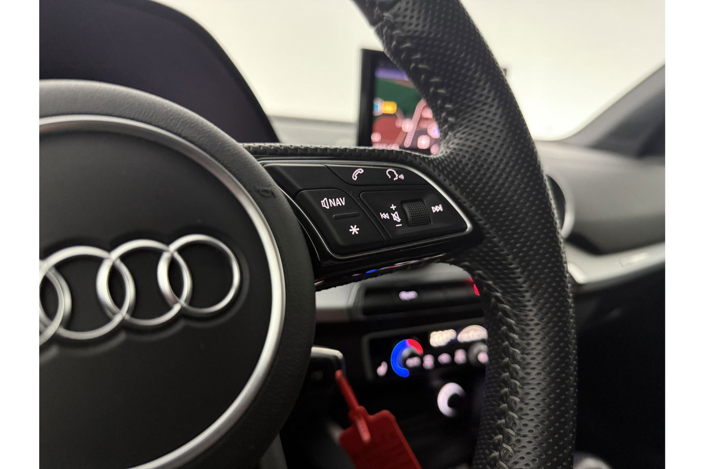 Audi Q2 35 TFSI CoD Sport S-line 150PK Clima Cruise Navi LED PDC 17''LMV