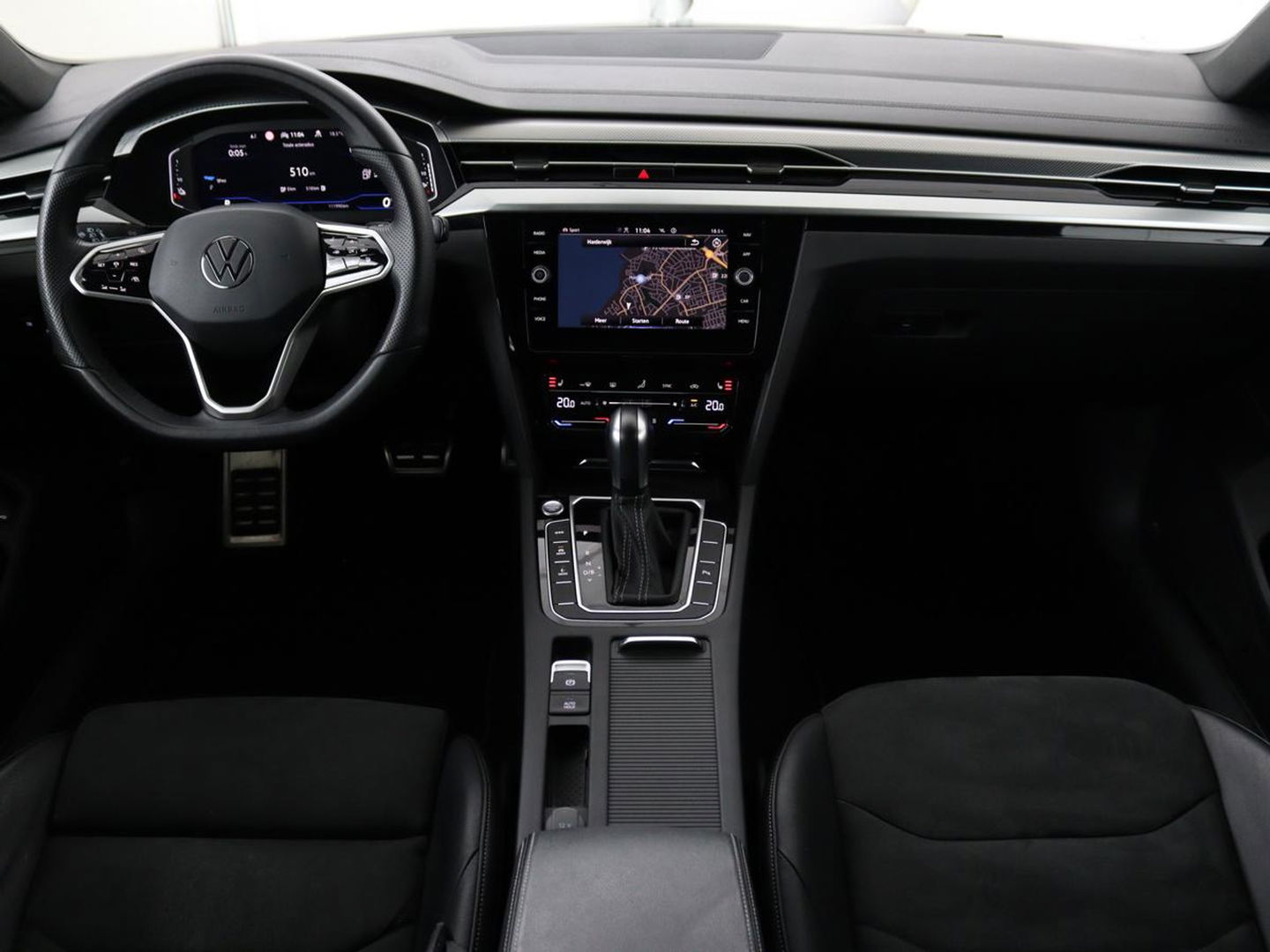 Volkswagen Arteon Shooting Brake 1.4 TSI eHybrid R-Line | Trekhaak | Stoelverwarming | Carplay | Leder/Alcantara | Adaptive cruise | Achterbankverwarming | Camera | Navigatie | Half leder