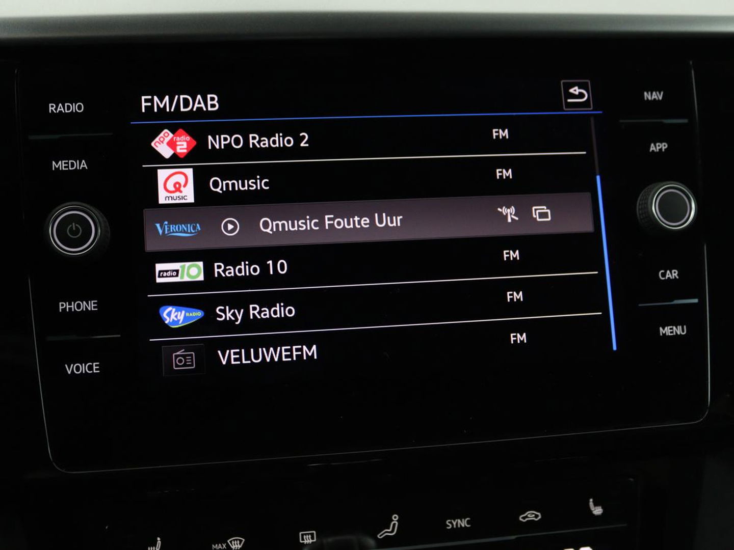 Volkswagen Arteon Shooting Brake 1.4 TSI eHybrid R-Line | Trekhaak | Stoelverwarming | Carplay | Leder/Alcantara | Adaptive cruise | Achterbankverwarming | Camera | Navigatie | Half leder