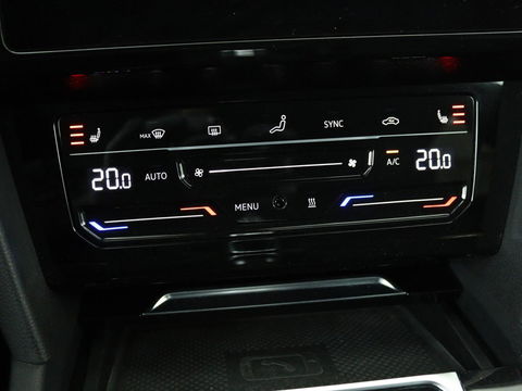 Volkswagen Arteon Shooting Brake 1.4 TSI eHybrid R-Line | Trekhaak | Stoelverwarming | Carplay | Leder/Alcantara | Adaptive cruise | Achterbankverwarming | Camera | Navigatie | Half leder