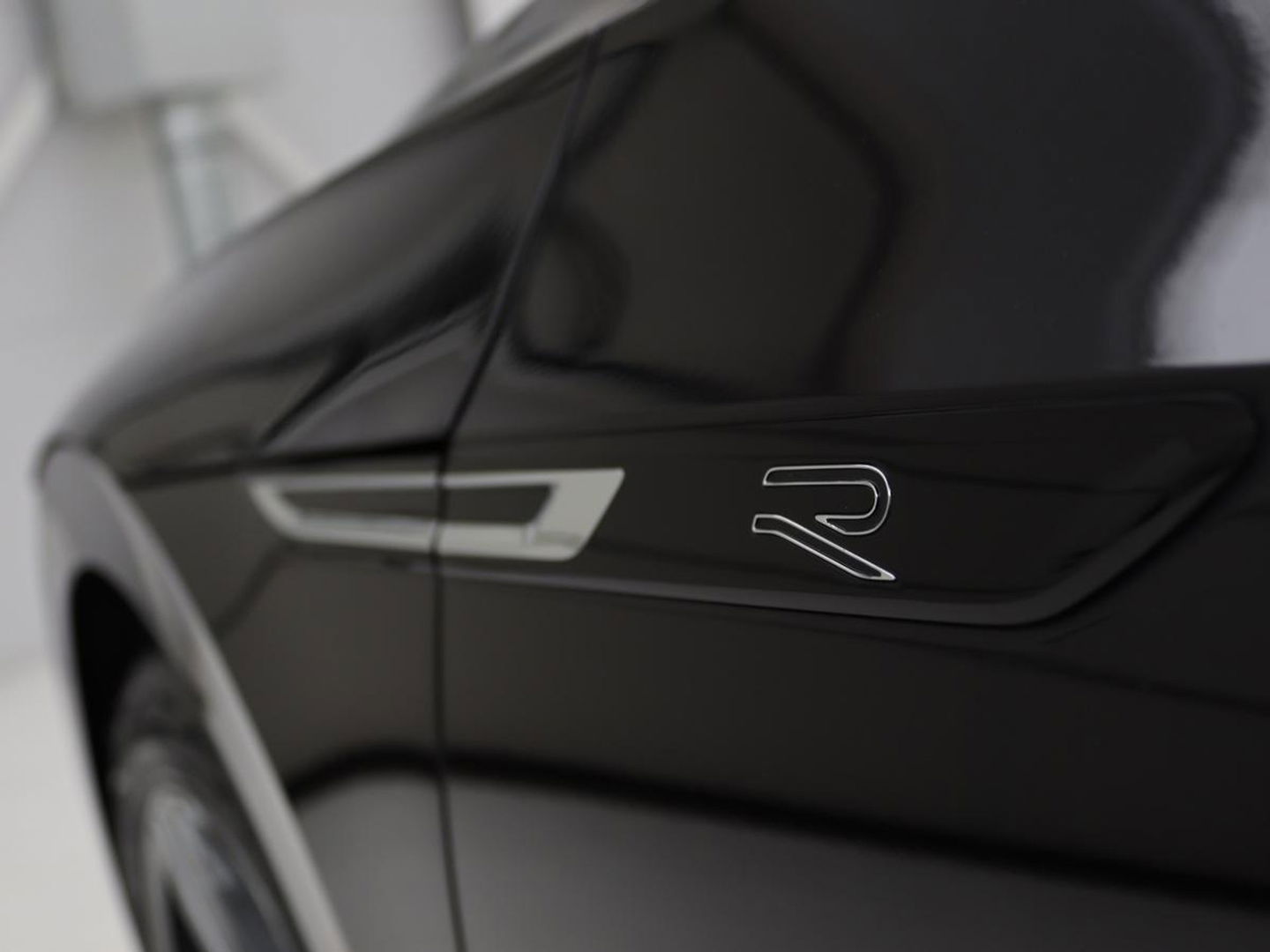 Volkswagen Arteon Shooting Brake 1.4 TSI eHybrid R-Line | Trekhaak | Stoelverwarming | Carplay | Leder/Alcantara | Adaptive cruise | Achterbankverwarming | Camera | Navigatie | Half leder