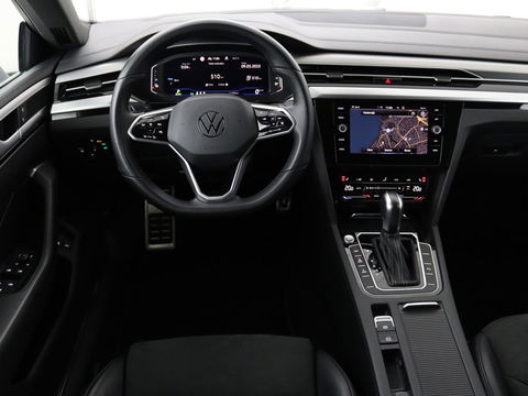Volkswagen Arteon Shooting Brake 1.4 TSI eHybrid R-Line | Trekhaak | Stoelverwarming | Carplay | Leder/Alcantara | Adaptive cruise | Achterbankverwarming | Camera | Navigatie | Half leder