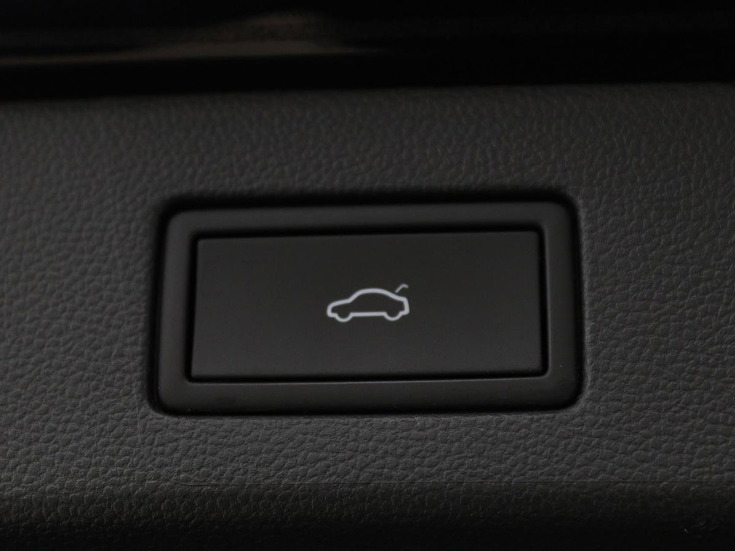 Volkswagen Arteon Shooting Brake 1.4 TSI eHybrid R-Line | Trekhaak | Stoelverwarming | Carplay | Leder/Alcantara | Adaptive cruise | Achterbankverwarming | Camera | Navigatie | Half leder