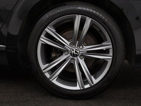 Volkswagen Arteon Shooting Brake 1.4 TSI eHybrid R-Line | Trekhaak | Stoelverwarming | Carplay | Leder/Alcantara | Adaptive cruise | Achterbankverwarming | Camera | Navigatie | Half leder