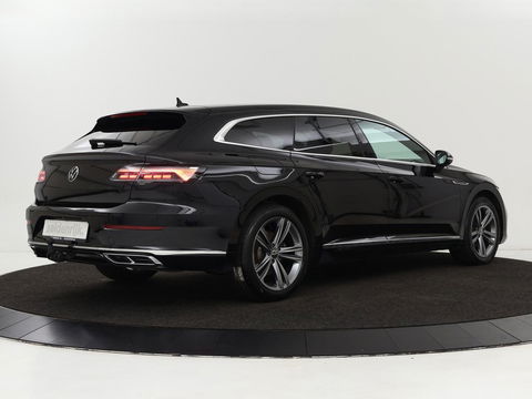 Volkswagen Arteon Shooting Brake 1.4 TSI eHybrid R-Line | Trekhaak | Stoelverwarming | Carplay | Leder/Alcantara | Adaptive cruise | Achterbankverwarming | Camera | Navigatie | Half leder