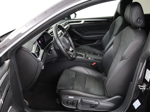 Volkswagen Arteon Shooting Brake 1.4 TSI eHybrid R-Line | Trekhaak | Stoelverwarming | Carplay | Leder/Alcantara | Adaptive cruise | Achterbankverwarming | Camera | Navigatie | Half leder