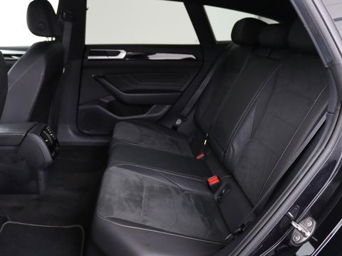 Volkswagen Arteon Shooting Brake 1.4 TSI eHybrid R-Line | Trekhaak | Stoelverwarming | Carplay | Leder/Alcantara | Adaptive cruise | Achterbankverwarming | Camera | Navigatie | Half leder