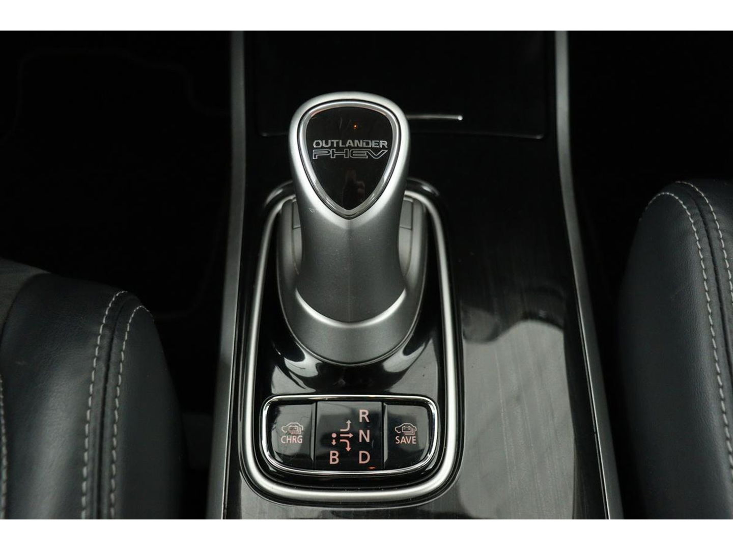 Mitsubishi Outlander 2.0 PHEV Pure | Trekhaak | Carplay | Camera | Half leder | Keyless | Climate control | Cruise control